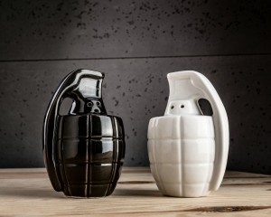 ΑΛΑΤΟΠΙΠΕΡΟ ΧΕΙΡΟΒΟΜΒΙΔΕΣ ΑΣΠΡΟ ΜΑΥΡΟ 2τεμ.